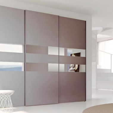 Светло-коричневый фасад со вставками